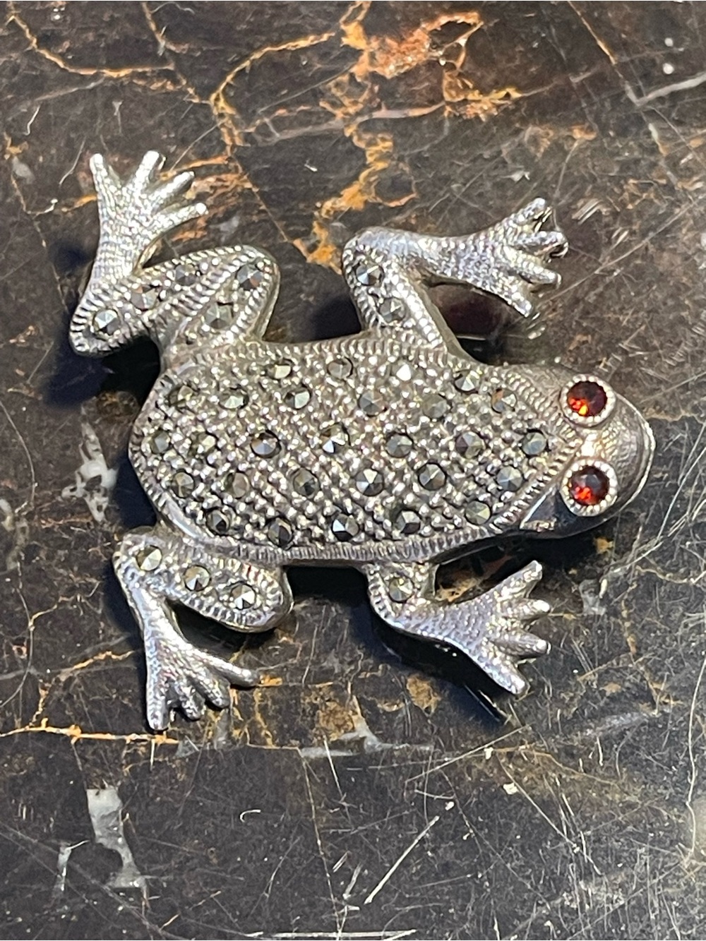Vintage 925 silver Frog Brooch with Marcasite body and Garnet eyes